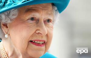 Королева привита от коронавируса