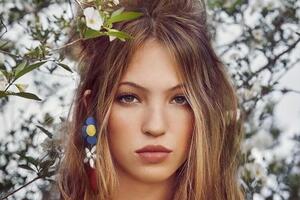 Лила Мосс дефилировала на показе бренда Richard Quinn в рамках Недели моды в Лондоне