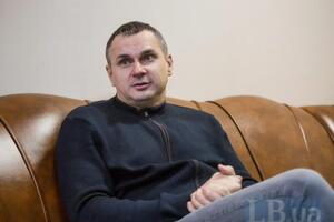 Сенцов родился в 1976 году в Симферополе