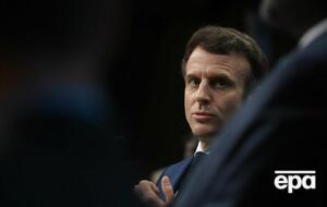 Макрон (на фото) говорив із Путіним майже дві години, пишуть журналісти