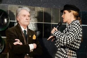 Осадчая – Ющенко: Возможно, вам жена Катерина говорила, что нужно с детьми поехать в Америку?