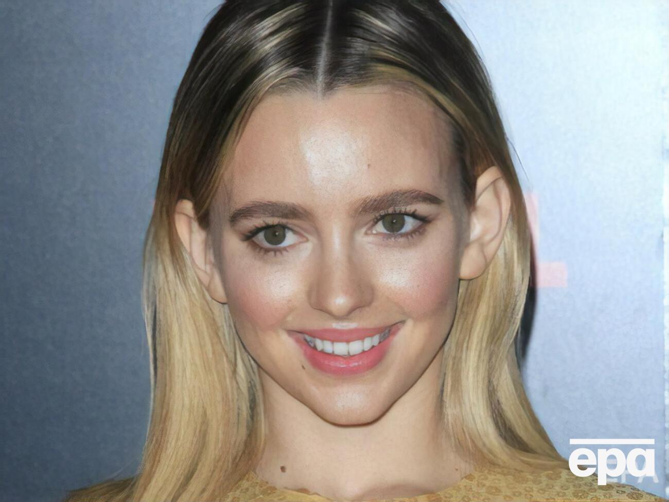 Слухи о романе Бассет с Маском появились после того, как актрису увидел на борту его частного самолета