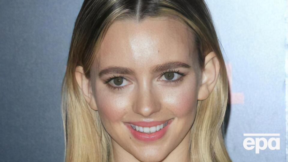 Слухи о романе Бассет с Маском появились после того, как актрису увидел на борту его частного самолета