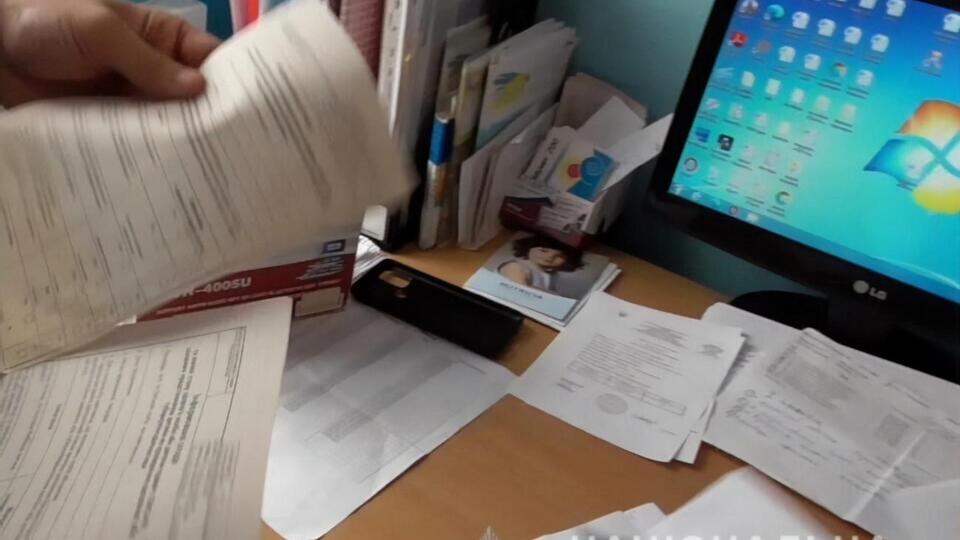 Від початку карантину в Україні відкрили майже 2,3 тис. проваджень через фейкові COVID-сертифікати