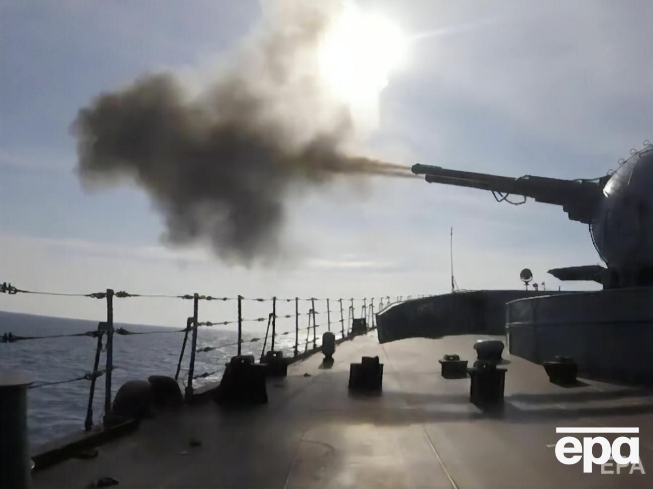 Причиною морської блокади стали артилерійські та ракетні стрільби, оголошені РФ