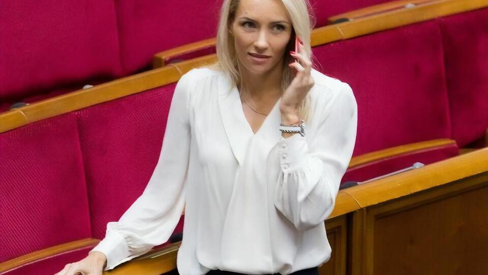 Саладуха: Думаю: "Где же делась моя подружка?" Она не звонит, не пишет