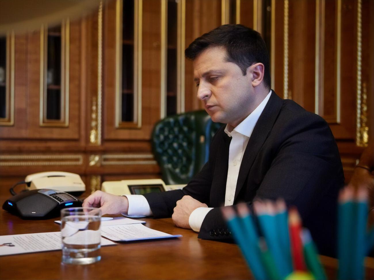 Зеленский поговорил с Макроном и Шольцем, а также созвал СНБО