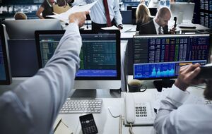 Базовый индекс Московской биржи показал самое большое падение стоимости российских акций с марта 2014 года