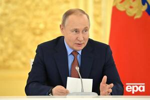 Путин потребовал "незамедлительно прекратить боевые действия" от властей Украины. В противном случае, пригрозил он, "ответственность за кровопролитие целиком и полностью будет на совести" Киева