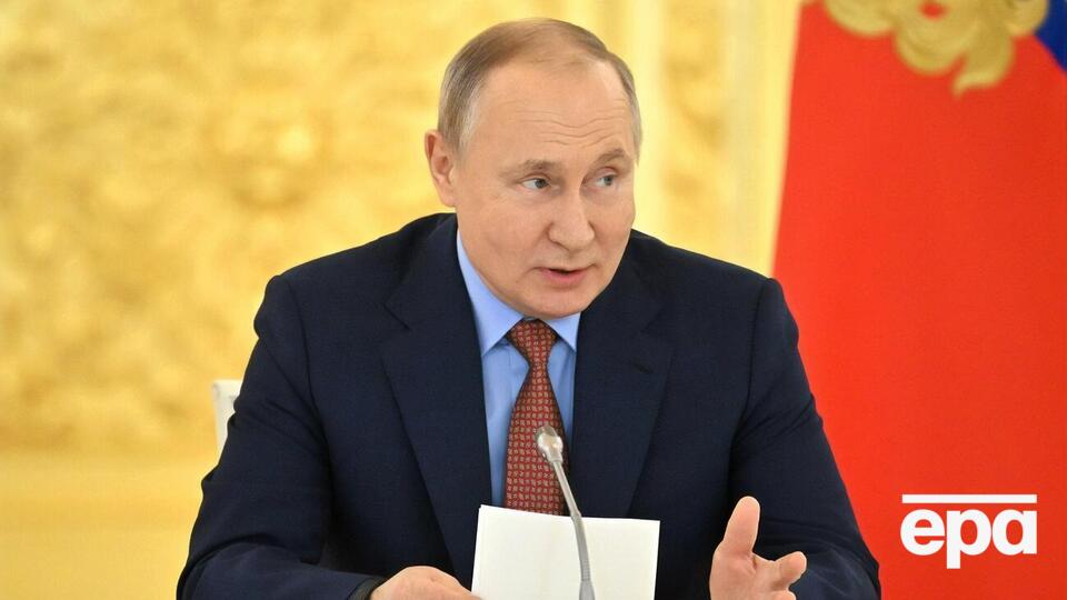 Путин потребовал "незамедлительно прекратить боевые действия" от властей Украины. В противном случае, пригрозил он, "ответственность за кровопролитие целиком и полностью будет на совести" Киева