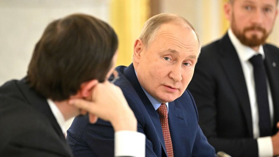 Путин (на фото) сказал, что реакция Клинтона на его вопрос о членстве РФ в НАТО выглядела весьма сдержанной