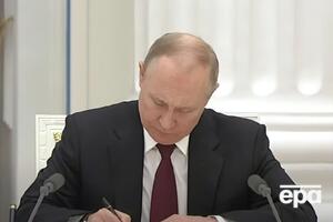 Путін поставив підписи під указами у присутності ватажків незаконних збройних формувань "ДНР" та "ЛНР"