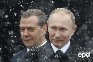 Указы о признании Абхазии и Южной Осетии подписал Медведев (слева), "ЛДНР" – Путин (справа)