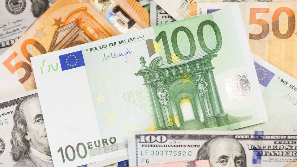 Курс гривны к доллару снизился на 14 копеек, к евро – на девять копеек