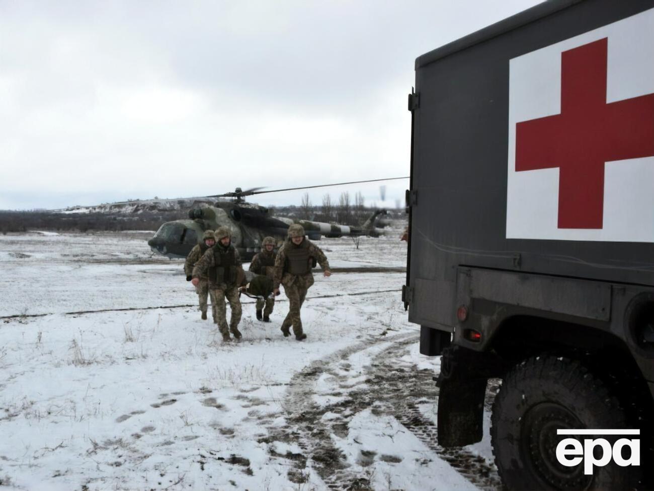 В результате обстрела боевиков двое украинских военнослужащих получили осколочные ранения несовместимые с жизнью