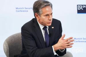 По словам Блинкена, дипломаты будут регулярно возвращаться в Украину для продолжения работы