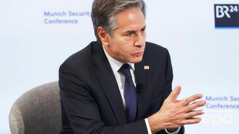 По словам Блинкена, дипломаты будут регулярно возвращаться в Украину для продолжения работы