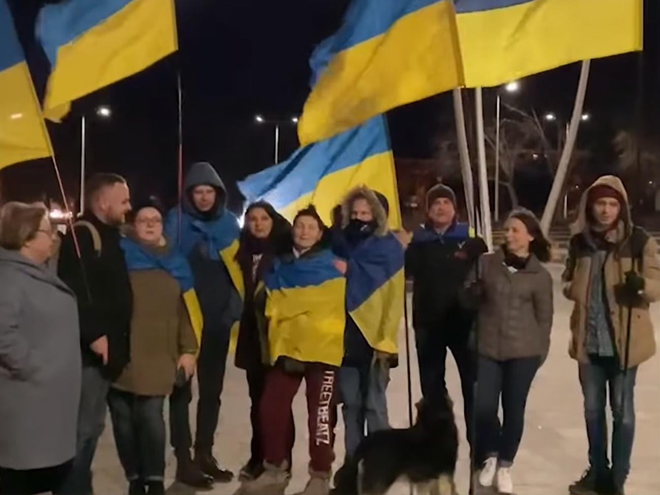 Учасники акції виступили проти рішення про визнання угруповань "ДНР" та "ЛНР" Росією