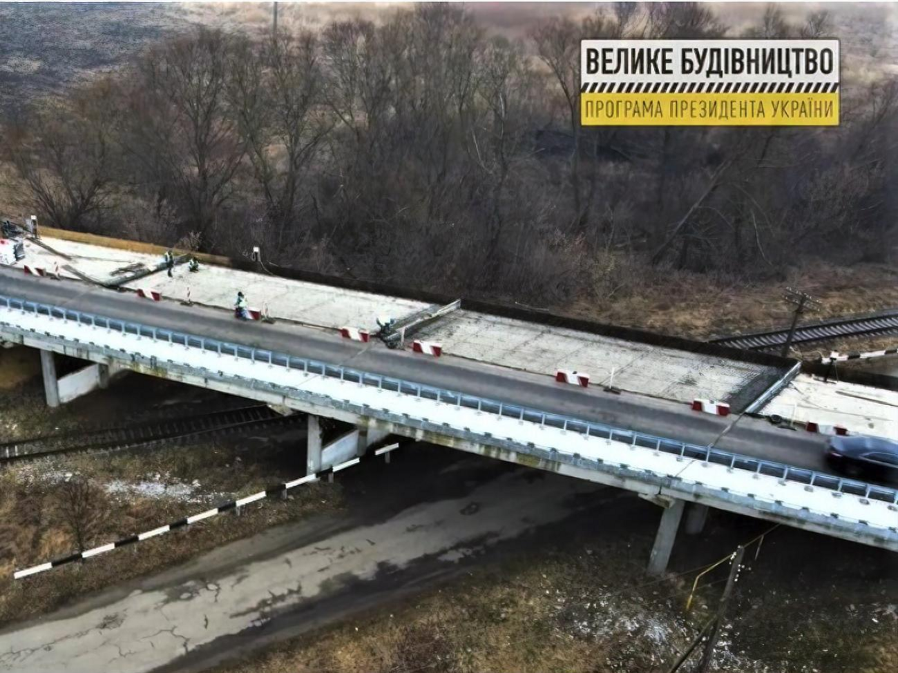 Ремонт международной трассы М-19, частью которой является путепровод, стартовал в прошлом году
