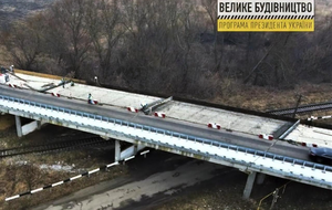 Ремонт международной трассы М-19, частью которой является путепровод, стартовал в прошлом году