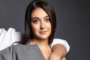 Раньше Мендель скрывала лицо возлюбленного