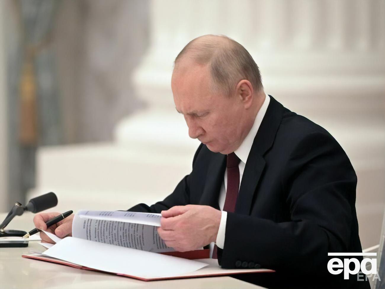 Путин после признания "ЛДНР" запросил разрешение на использование войск за пределами России