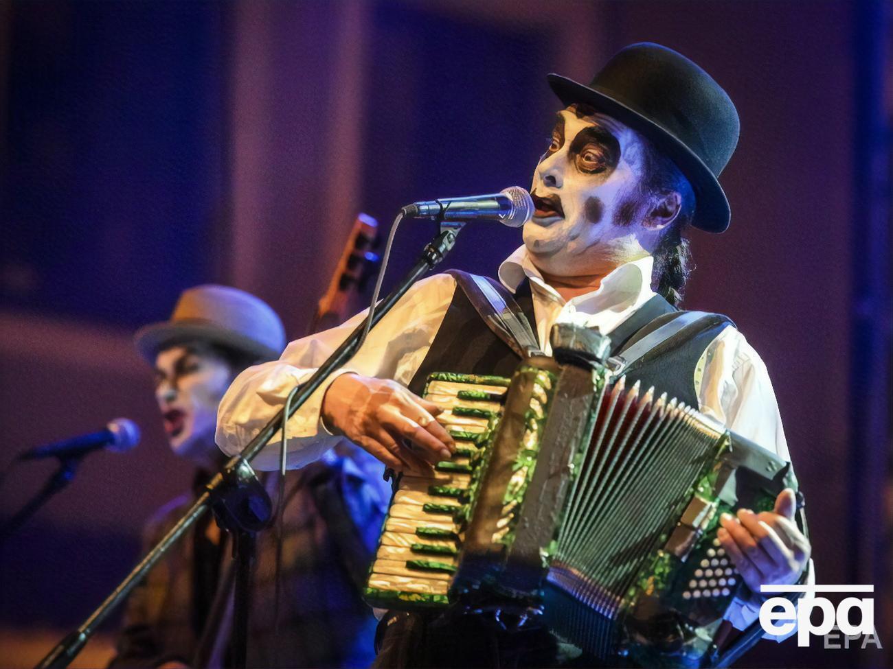 Британская группа The Tiger Lillies установила на аватарке украинский флаг