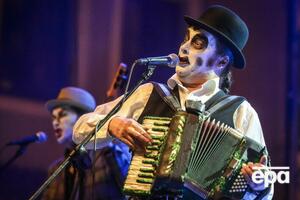 Британская группа The Tiger Lillies установила на аватарке украинский флаг