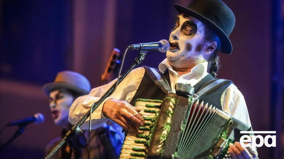 Британская группа The Tiger Lillies установила на аватарке украинский флаг