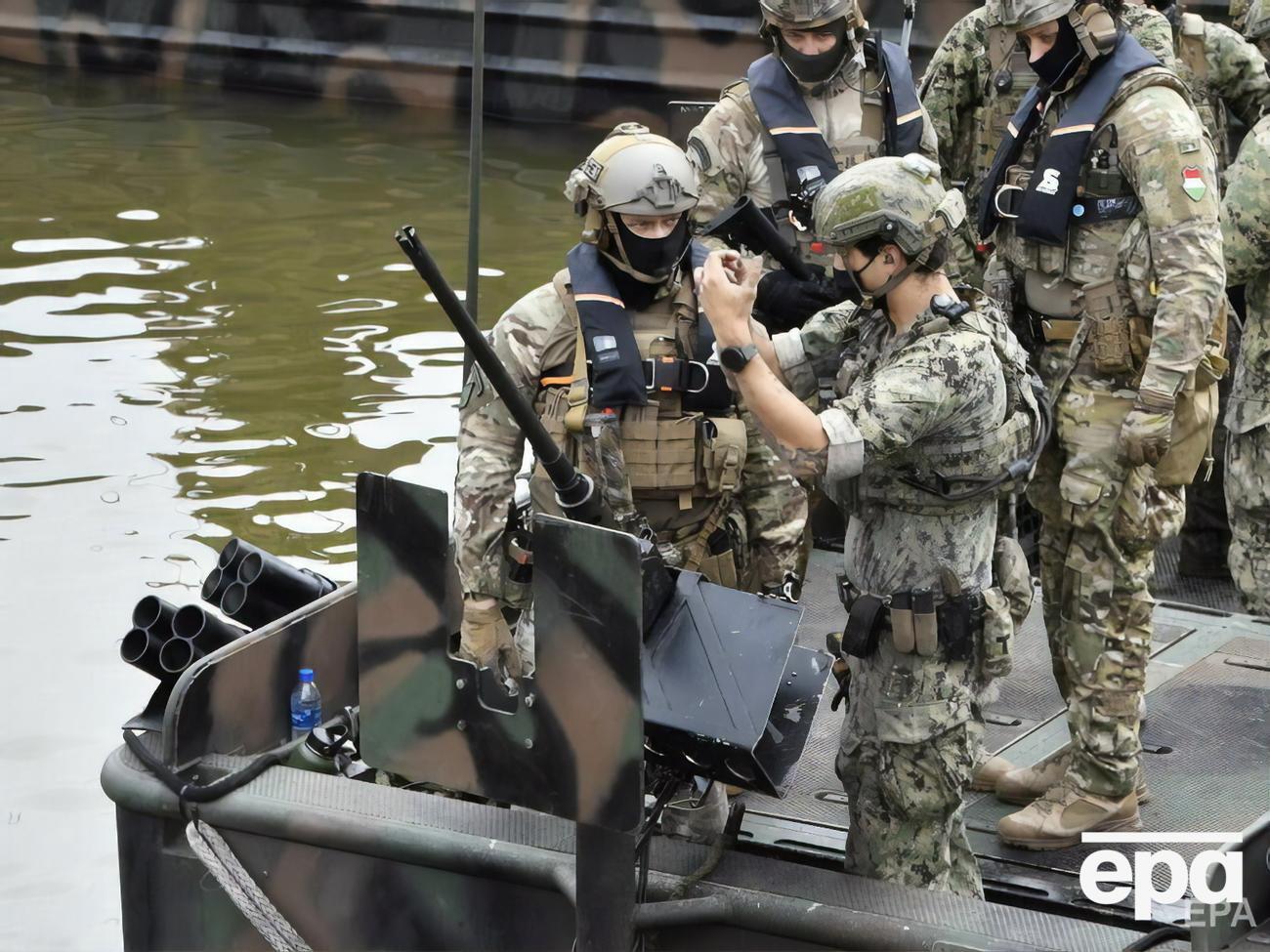 У східній частині Угорщини буде розміщено достатню кількість збройних сил, заявив міністр оборони країни