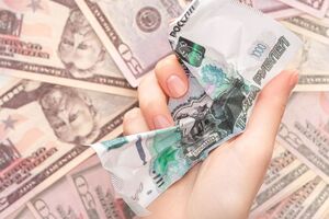 Визнання "ЛДНР" зробило рубль найнестабільнішою валютою у світі, вважають російські ЗМІ