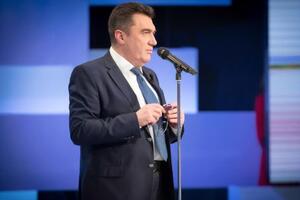 Данілов сказав, що РНБО не має завдання займатися роззброєнням населення після введення в Україні надзвичайного стану