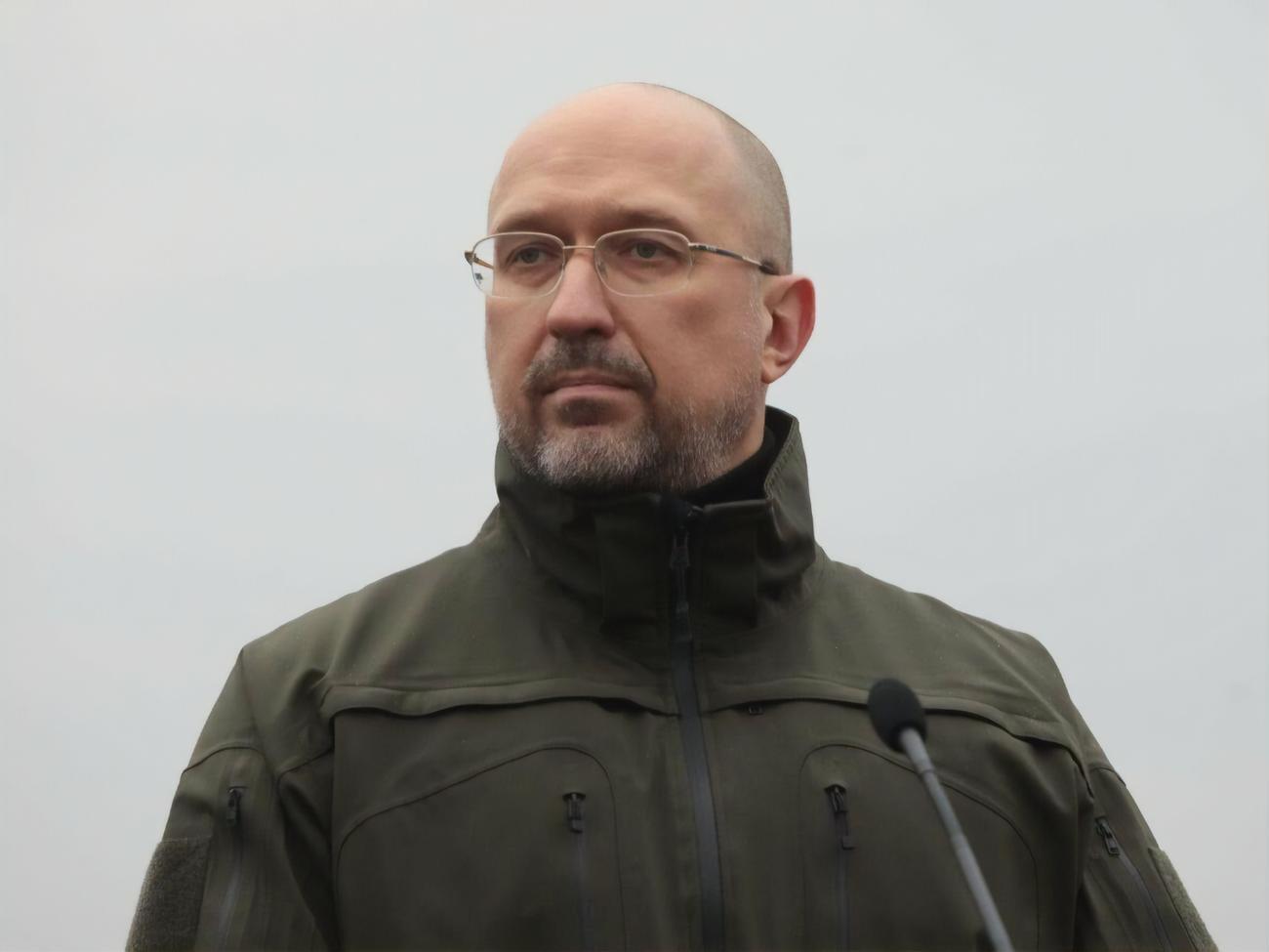 Прем'єр-міністр зазначив, що уряд має досить коштів на рахунках, щоб фінансувати всі витрати держави