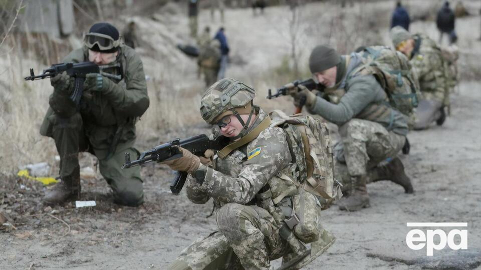 Чрезвычайное положение в Украине введено на 30 дней