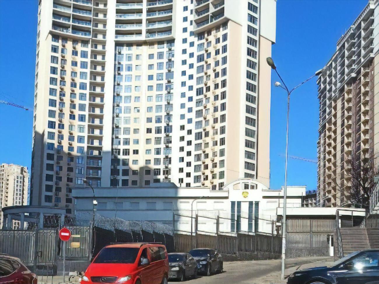 Прапор у консульстві РФ в Одесі вже зняли