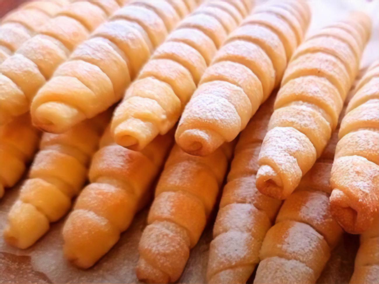 Трубочки выпекаются 20 минут&nbsp;в разогретой до 180&nbsp;&deg;С духовке