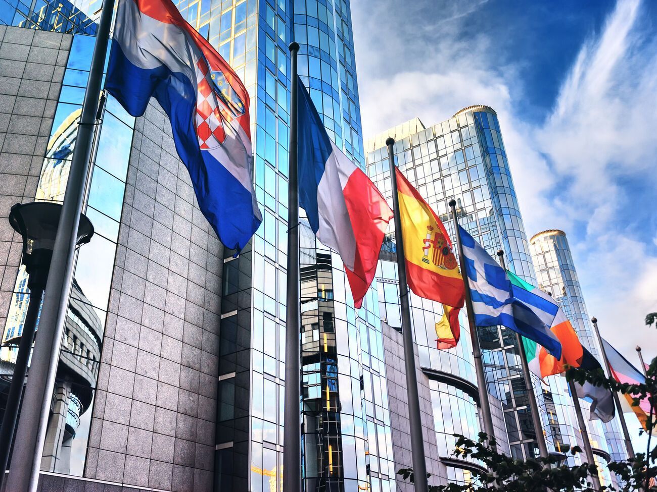 ЄС вирішив ввести галузеву заборону на фінансування РФ, її уряду та Центрального банку, а також заборонив своїм компаніям торгівлю з ОРДЛО