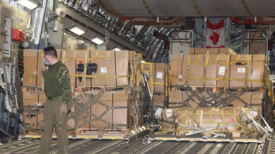 В Украину прибыл третий самолет с военной помощью от Канады