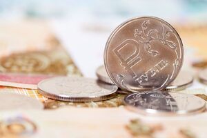 Рубль до долара впав до рівня березня 2020 року