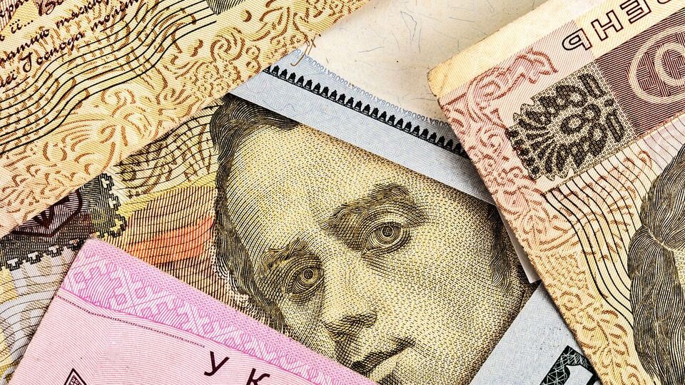 Официальный курс гривны впервые с февраля 2015 года превысил отметку в 29 грн/$