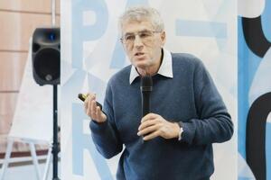 Дії Путіна Гозман (на фото) вважає "абсолютним божевіллям"