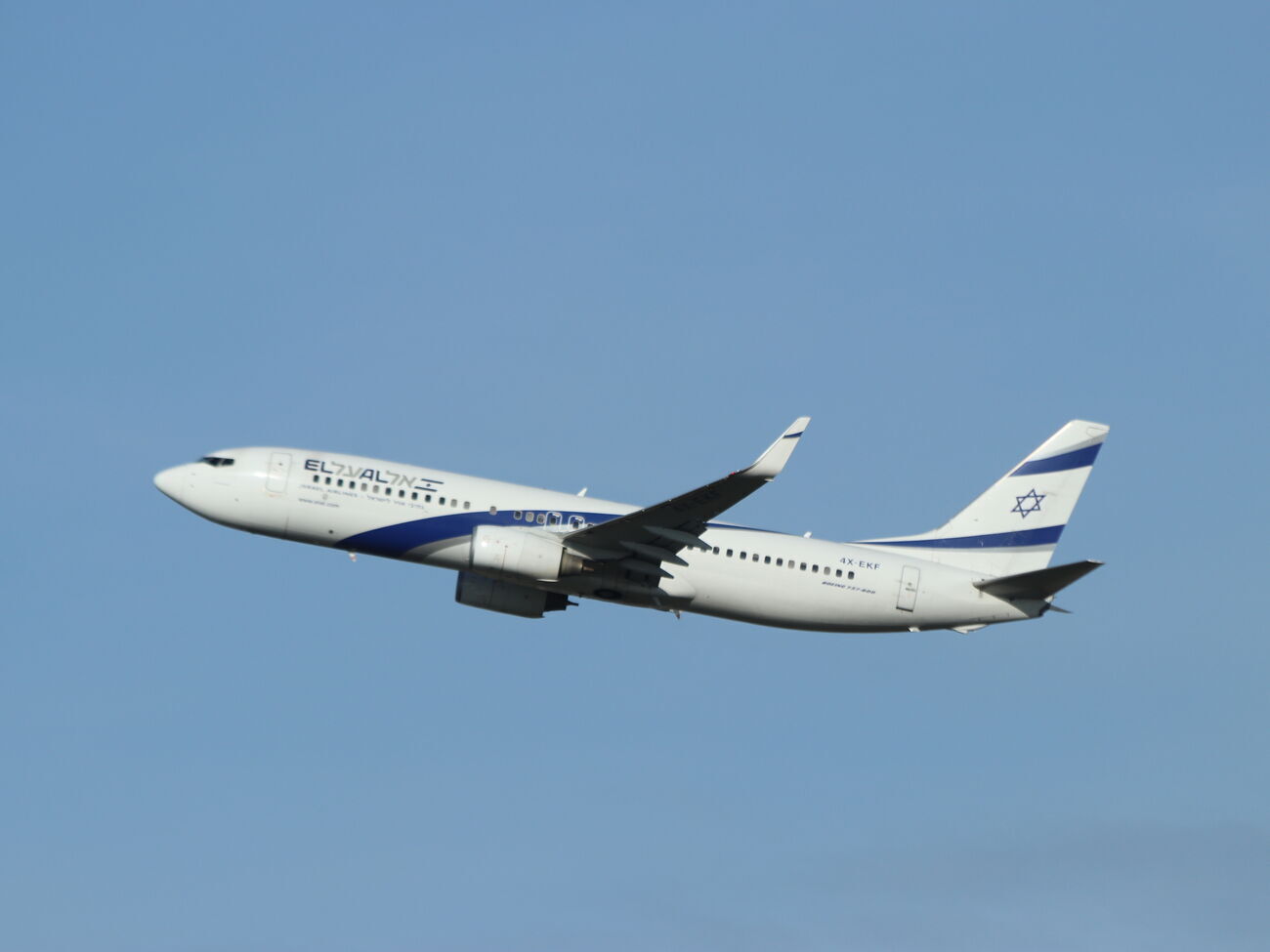 Уночі літак El Al різко розвернувся і покинув повітряний простір України