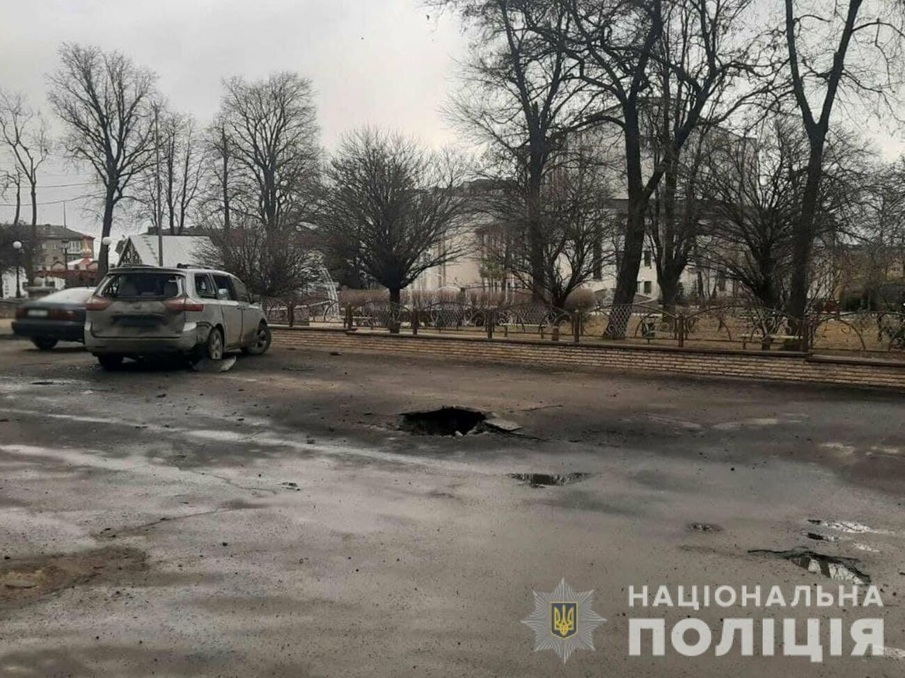 След от снаряда в центре Умани