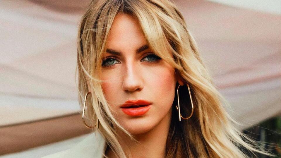 Нікітюк звернулася до фоловерів із РФ: Росія бомбить Україну!