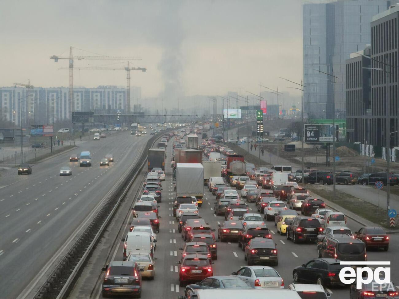 Київ від ранку стоїть у заторах