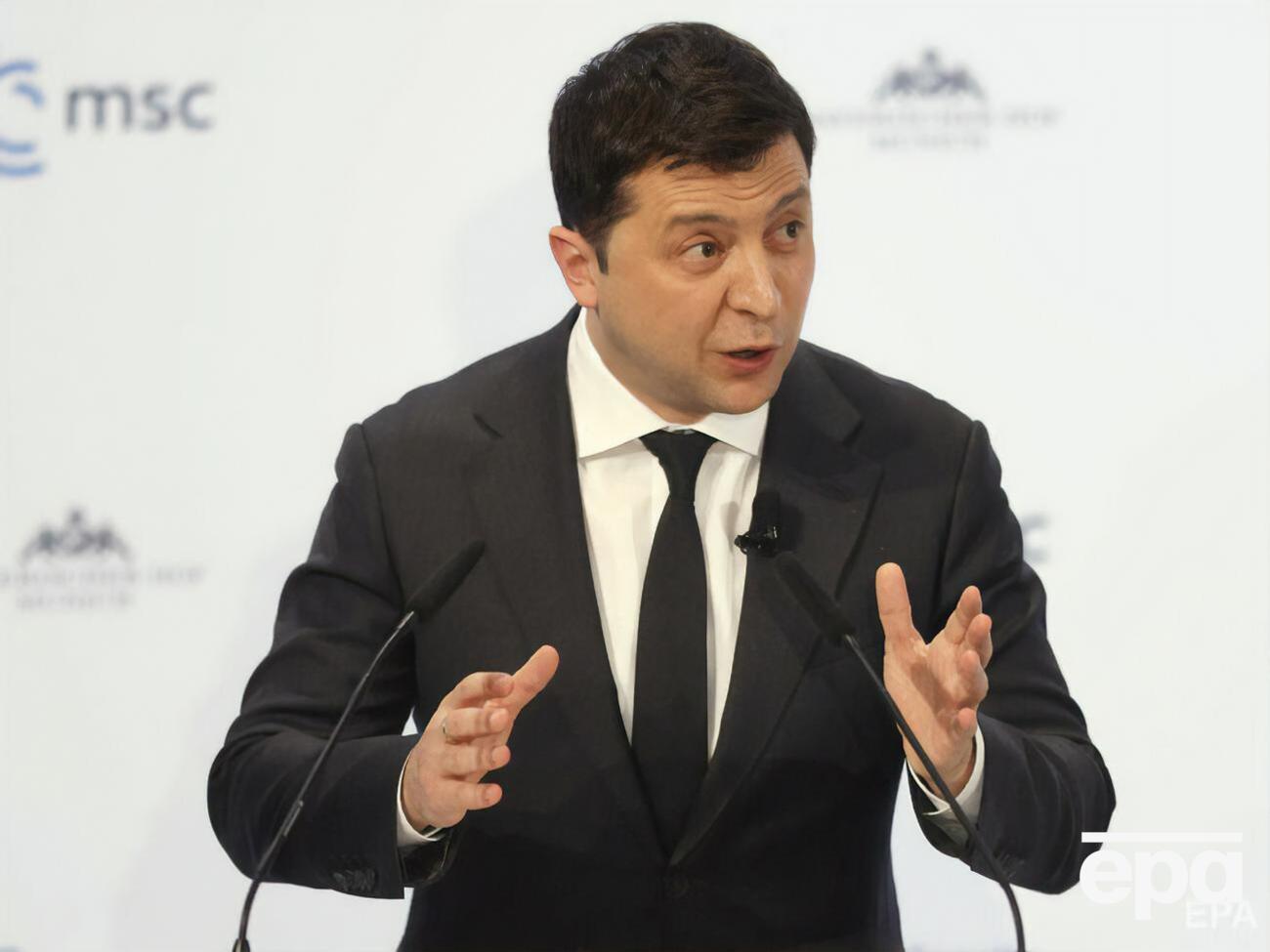 Зеленский:&nbsp;Мы видим, что многие россияне шокированы происходящим. Кто-то из россиян уже заявляет в соцсетях, что они против войны