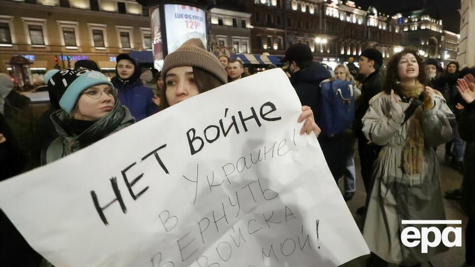 На антивоєнній акції у Санкт-Петербурзі затримали щонайменше 358 людей