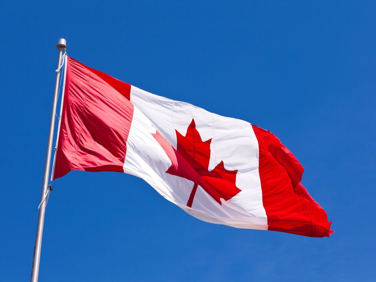 В общей сложности под санкции попали 33 физических лица и 27 юридических компаний и банков