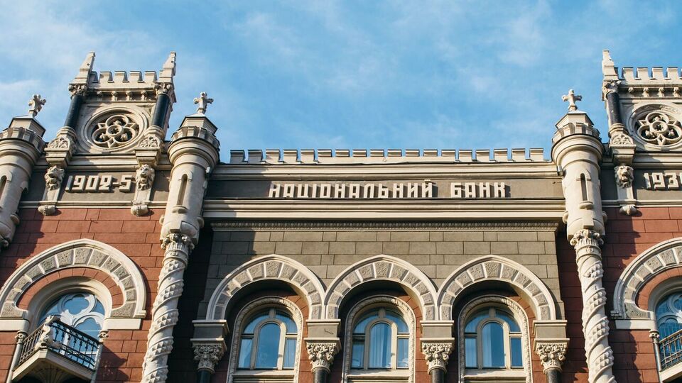 Нацбанк запретил проводить валютные операции с рублем