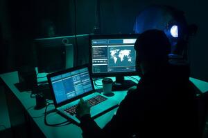 Группировка Anonymous объявила кибервойну России